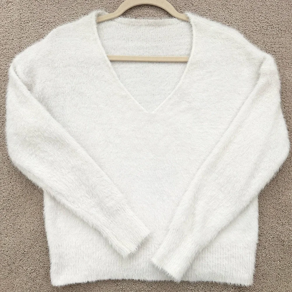 Fluffy White V-Neck Lightweight Fuzzy Sweater - Fall / Holiday / Soft & Cozy